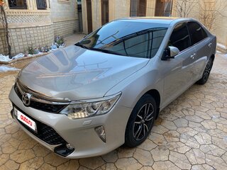 2016 Toyota Camry VII (XV50) Рестайлинг, серебристый, 2050000 рублей, вид 2