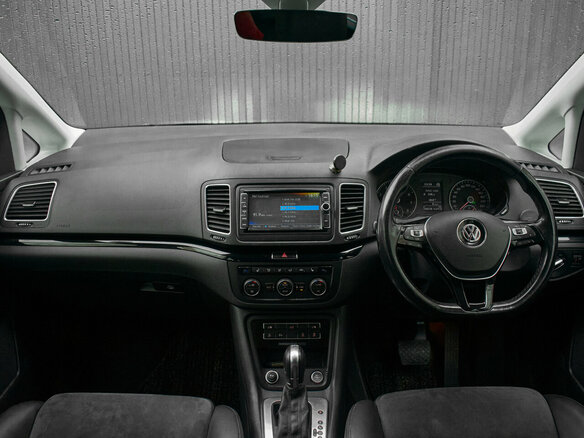 2017 Volkswagen Sharan II Рестайлинг, белый - вид 10