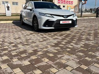 2021 Toyota Camry VIII (XV70) Рестайлинг, белый, 3850000 рублей, вид 3
