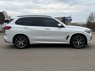 2019 BMW X5 40i IV (G05/G18), белый, 6300000 рублей, вид 5
