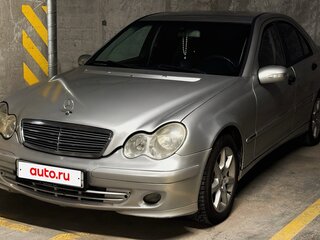 2004 Mercedes-Benz C-Класс 180 II (W203) Рестайлинг, серебристый, 520000 рублей, вид 1