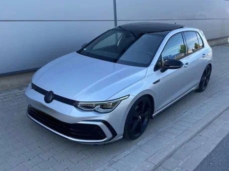 2022 Volkswagen Golf VIII, серебристый, 2790000 рублей, вид 1