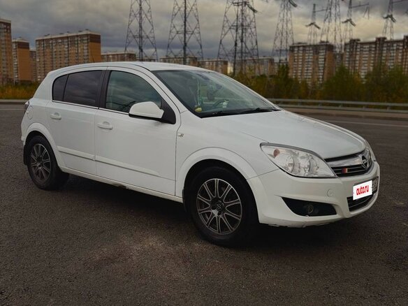2011 Opel Astra H Рестайлинг, белый, 550000 рублей - вид 2
