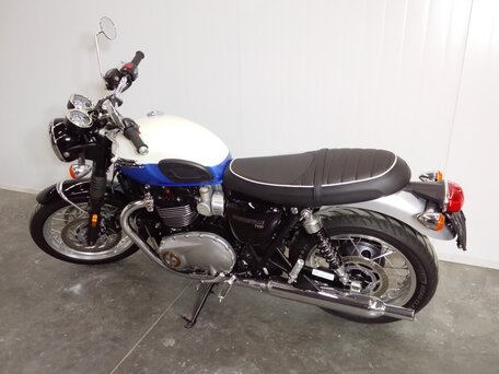 2023 Triumph Bonneville T120, белый, 1277000 рублей, вид 3