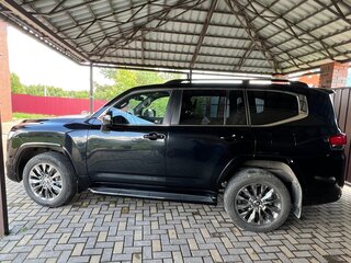 2023 Toyota Land Cruiser 300 Series, чёрный, 12000000 рублей, вид 4