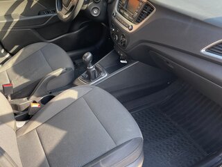 2017 Hyundai Solaris II, чёрный, 1100000 рублей, вид 3