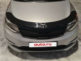 2015 Kia Rio III Рестайлинг, серебристый, 900000 рублей, вид 3
