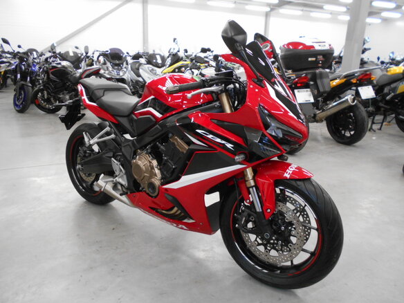 2020 Honda CBR 650R, красный, 880000 рублей