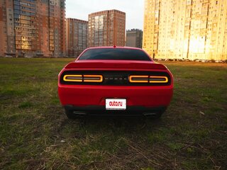 2017 Dodge Challenger III Рестайлинг 2, красный, 3719000 рублей, вид 4