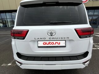 2023 Toyota Land Cruiser 300 Series, белый, 14000000 рублей, вид 3