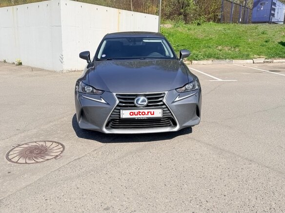 2019 Lexus IS 300h III Рестайлинг, серый, 2900000 рублей - вид 1