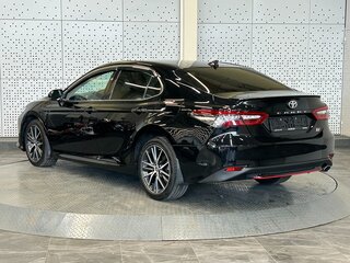 2022 Toyota Camry VIII (XV70) Рестайлинг, чёрный, 2500000 рублей, вид 4