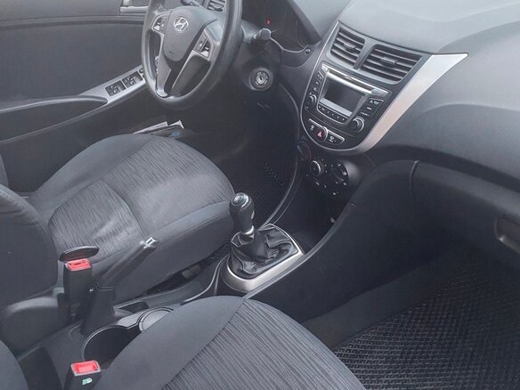 2014 Hyundai Solaris I Рестайлинг, белый, 750000 рублей - вид 7