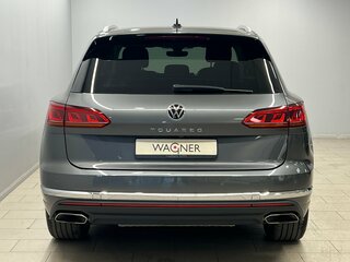 2021 Volkswagen Touareg III, серый, 5270000 рублей, вид 3