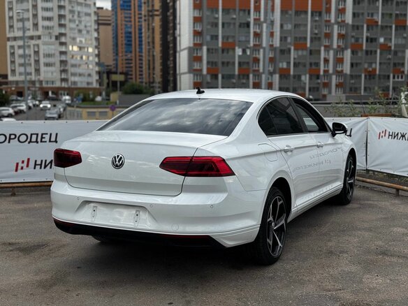 2020 Volkswagen Passat B8 Рестайлинг, белый, 1892000 рублей - вид 5