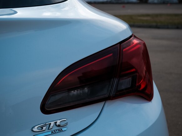 2012 Opel Astra GTC J Рестайлинг, белый, 880000 рублей - вид 8