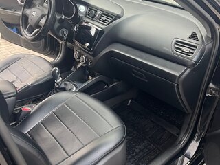 2013 Kia Rio III, чёрный, 650000 рублей, вид 5