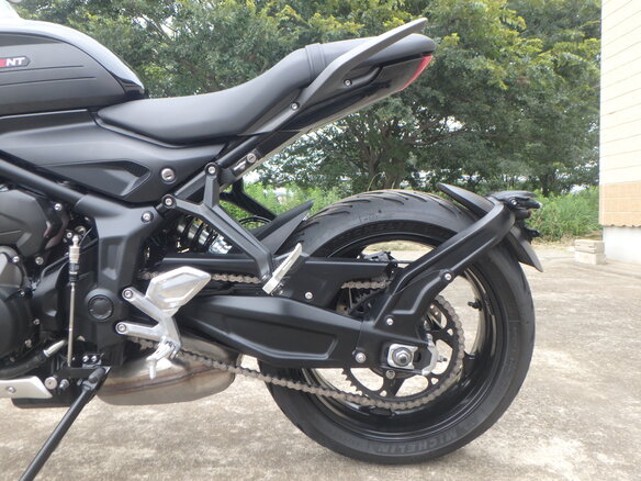 2024 Triumph Trident 660, чёрный, 860000 рублей - вид 12