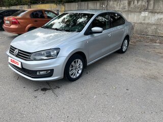 2015 Volkswagen Polo V Рестайлинг, серебристый, 700000 рублей, вид 1