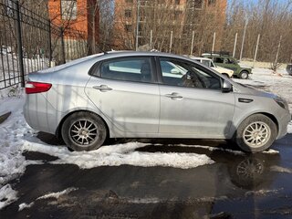 2012 Kia Rio 4-speed III, серебристый, 800000 рублей, вид 3