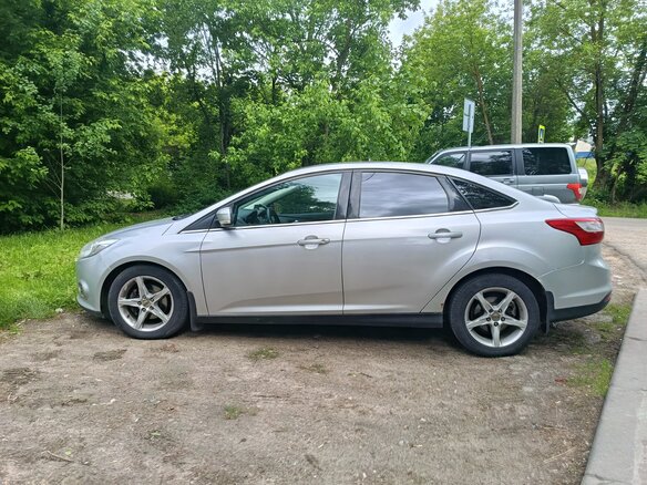 2011 Ford Focus III, серый, 600000 рублей - вид 3