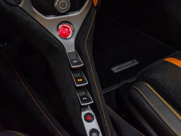 2024 McLaren 750S, оранжевый - вид 20