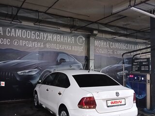 2016 Volkswagen Polo V Рестайлинг, белый, 380000 рублей, вид 4