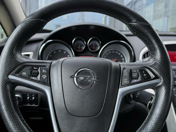 2012 Opel Astra GTC J Рестайлинг, жёлтый - вид 14