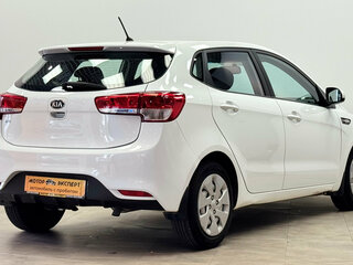 2016 Kia Rio III Рестайлинг, белый, 1150000 рублей, вид 4