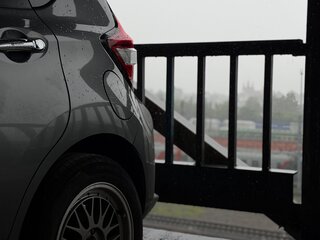 2017 Nissan Note e-Power II Рестайлинг, серый, 1200000 рублей, вид 4