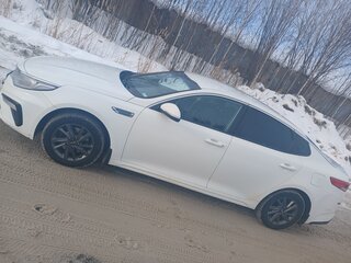 2019 Kia Optima IV Рестайлинг, белый, 1100000 рублей, вид 3