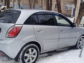 2010 Kia Rio II Рестайлинг, серебристый, 600000 рублей, вид 2