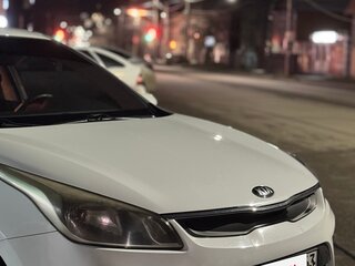 2017 Kia Rio IV, белый, 1450000 рублей, вид 4