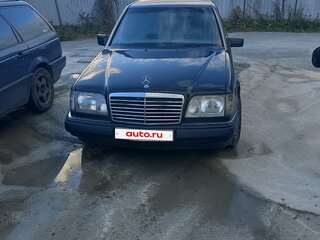 1994 Mercedes-Benz E-Класс 220 I (W124), чёрный, 330000 рублей, вид 1