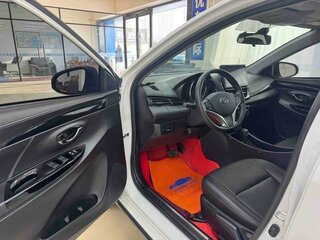 2022 Toyota Yaris L X XP150 Рестайлинг, белый, 1870000 рублей, вид 4