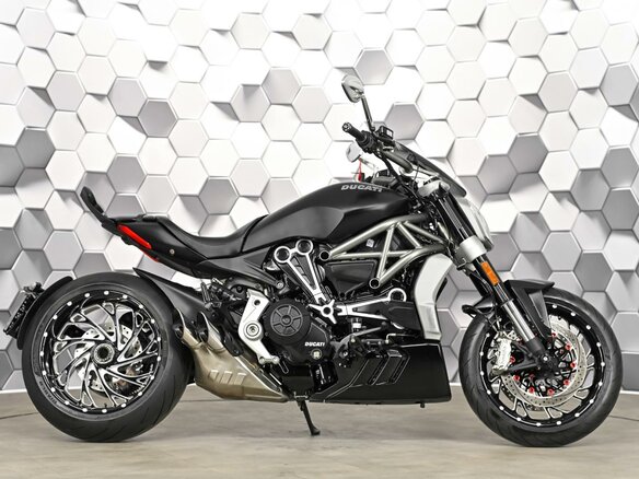 2016 Ducati XDiavel, чёрный, 1349000 рублей - вид 2