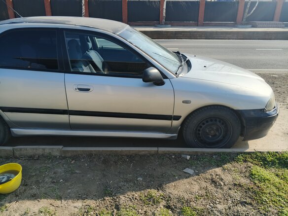 2001 Mitsubishi Carisma I Рестайлинг, серебристый, 250000 рублей - вид 11