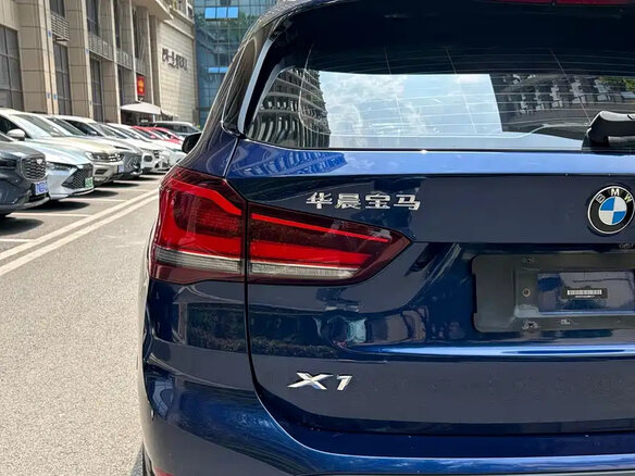 2020 BMW X1 18i sDrive II (F48) Рестайлинг, синий - вид 13