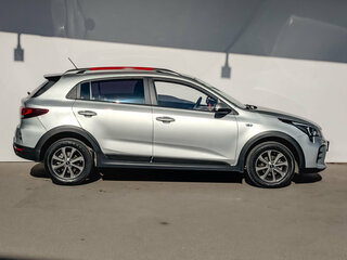 2021 Kia Rio X IV Рестайлинг, серебристый, 1795000 рублей, вид 4