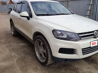 2011 Volkswagen Touareg II, белый, 1550000 рублей, вид 3