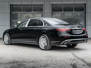 2025 Mercedes-Benz Maybach S-Класс 580 II (Z223), чёрный, 32990000 рублей, вид 5
