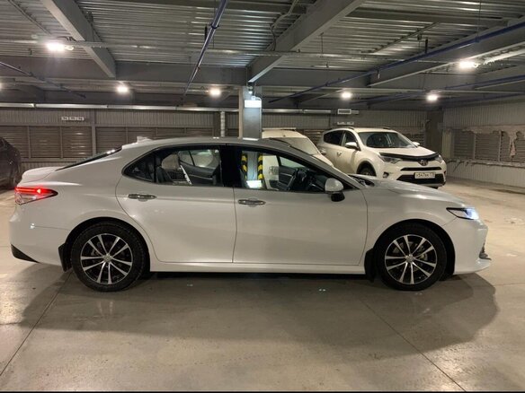 2018 Toyota Camry VIII (XV70), белый, 2455000 рублей - вид 4