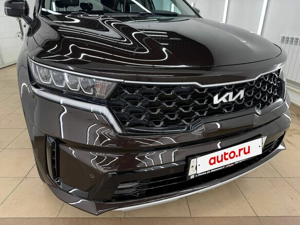 2023 Kia Sorento IV, коричневый - вид 18