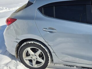 2017 Mazda Axela III Рестайлинг, серый, 950000 рублей, вид 4