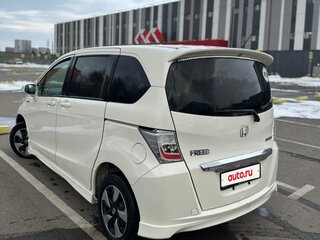 2011 Honda Freed I Рестайлинг, белый, 723000 рублей, вид 4