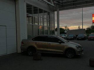 2015 Volkswagen Polo V Рестайлинг, бежевый, 550000 рублей, вид 2