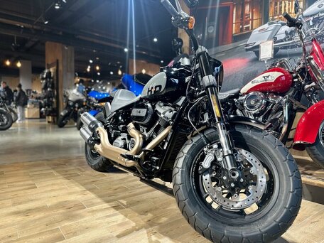 2023 Harley-Davidson Fat Bob, чёрный, 3350000 рублей, вид 2