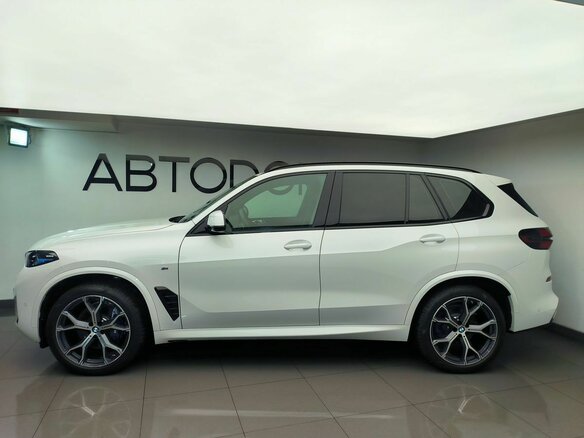 2025 BMW X5 40i IV (G05/G18) Рестайлинг, белый - вид 2