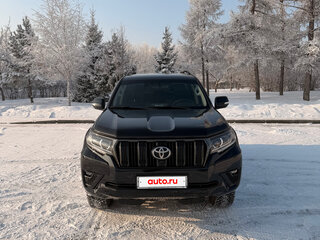 2021 Toyota Land Cruiser Prado 150 Series Рестайлинг 3, чёрный, 6749000 рублей, вид 3