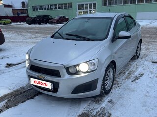 2014 Chevrolet Aveo II, серебристый, 635000 рублей, вид 1